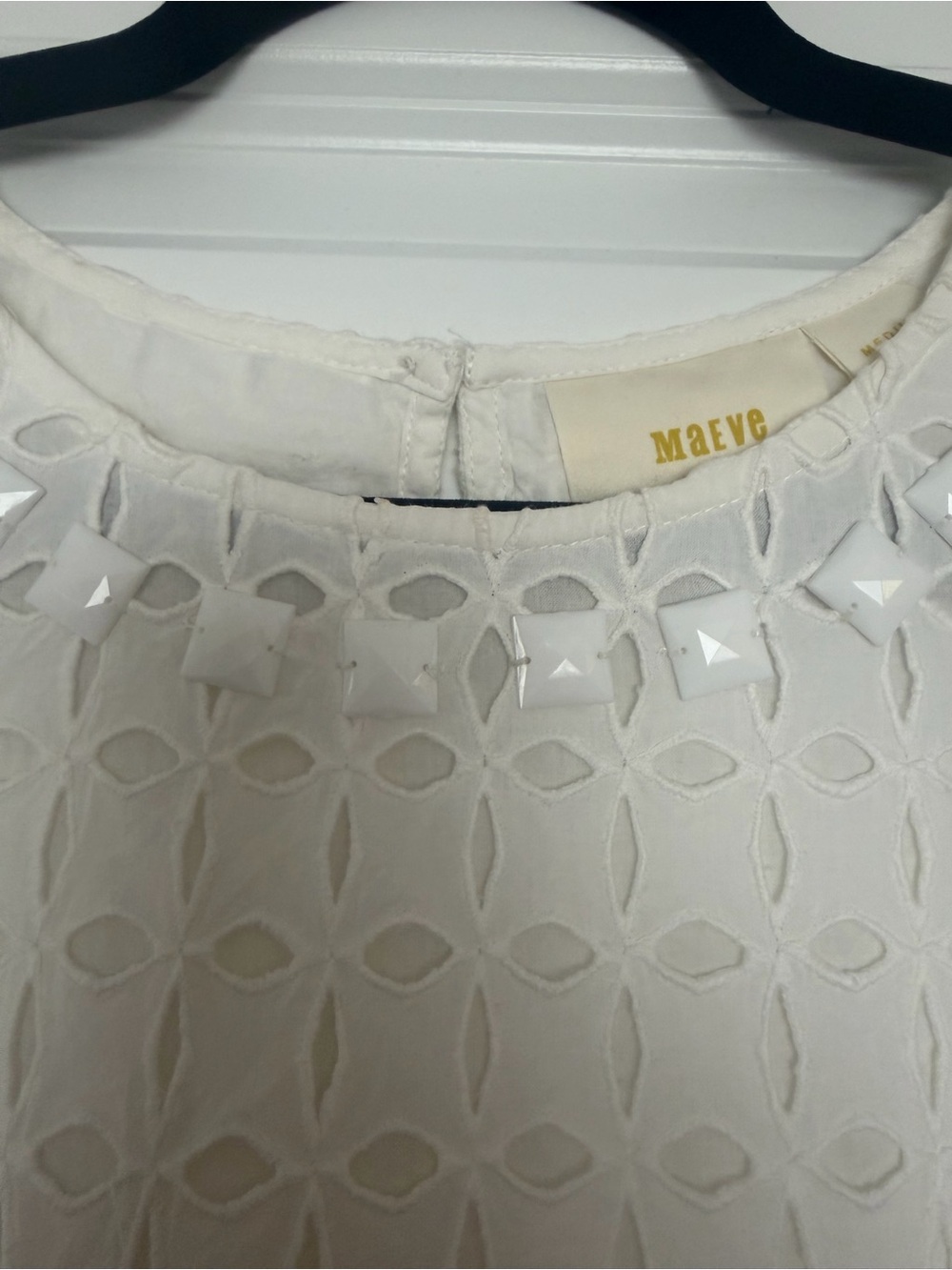 Maeve (Anthropologie) Ivory Eyelet Ruffle Hem Sleeveless Top Size Medium - Picture 3 of 5